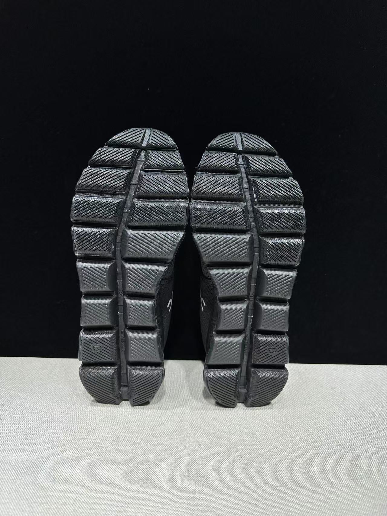 On running cloud x 4 black