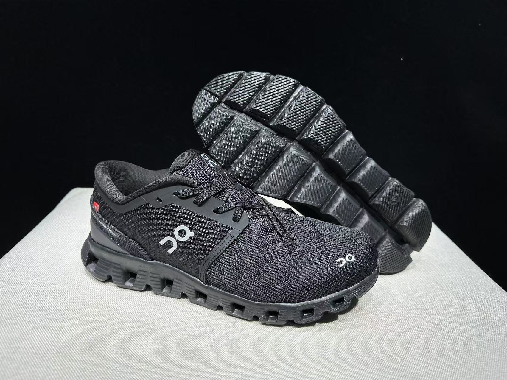 On running cloud x 4 black