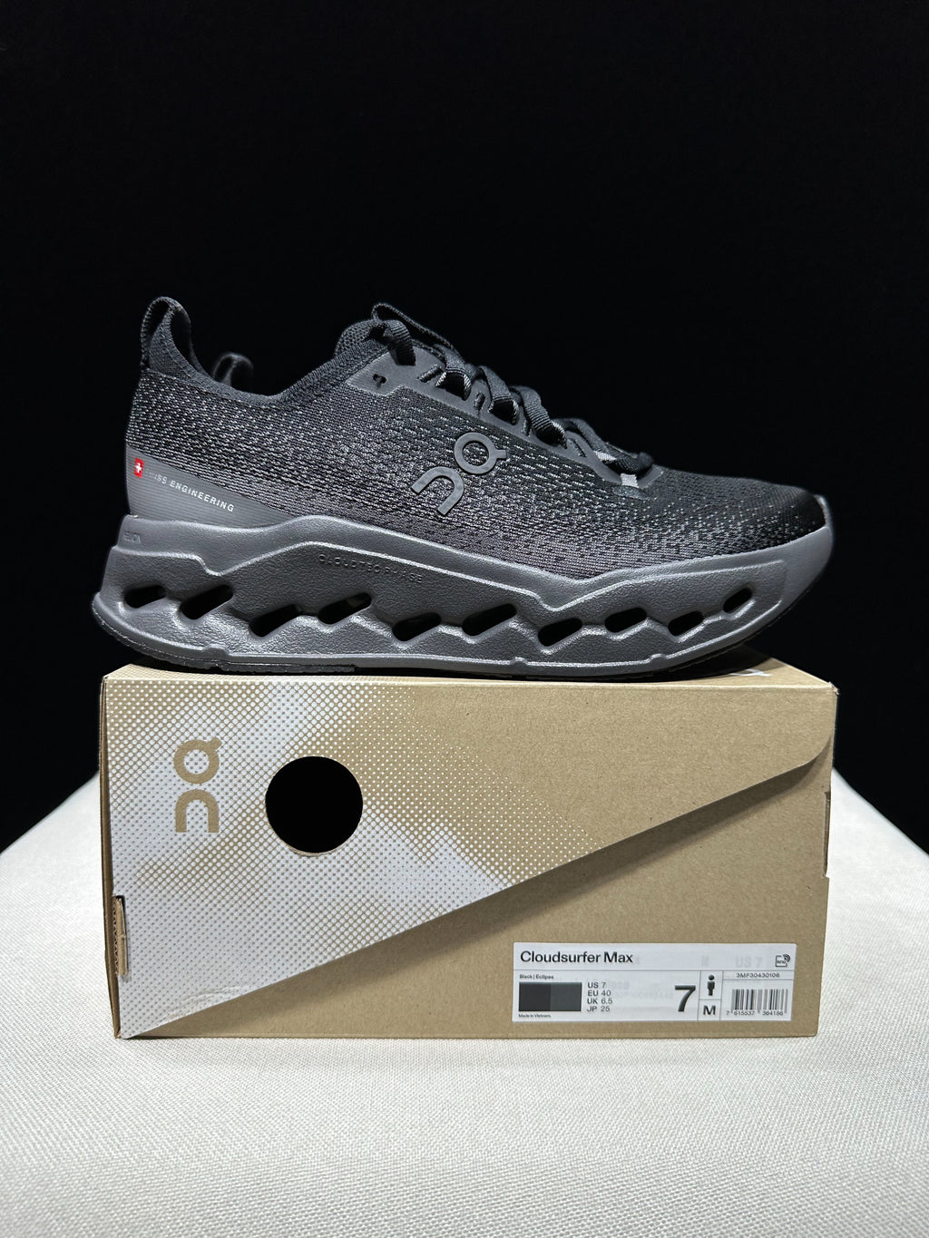 On Cloudsurfer Max Road-Running Shoes Black/Gray
