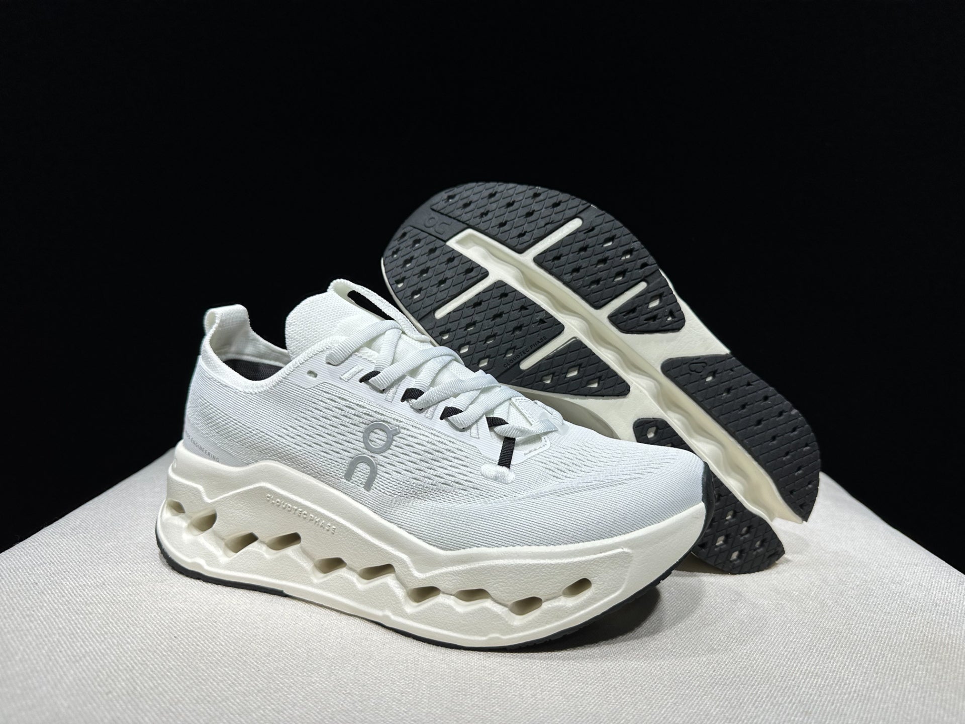 On Cloudsurfer Max Road-Running Shoes White