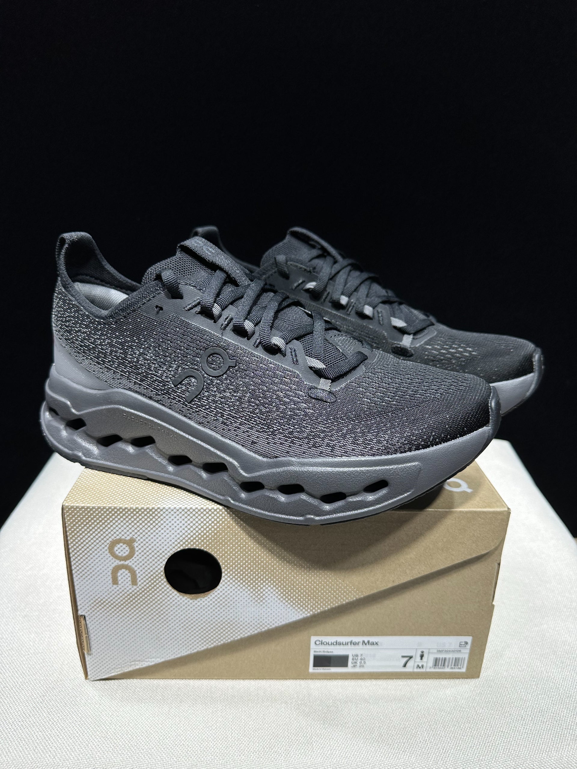 On Cloudsurfer Max Road-Running Shoes Black/Gray