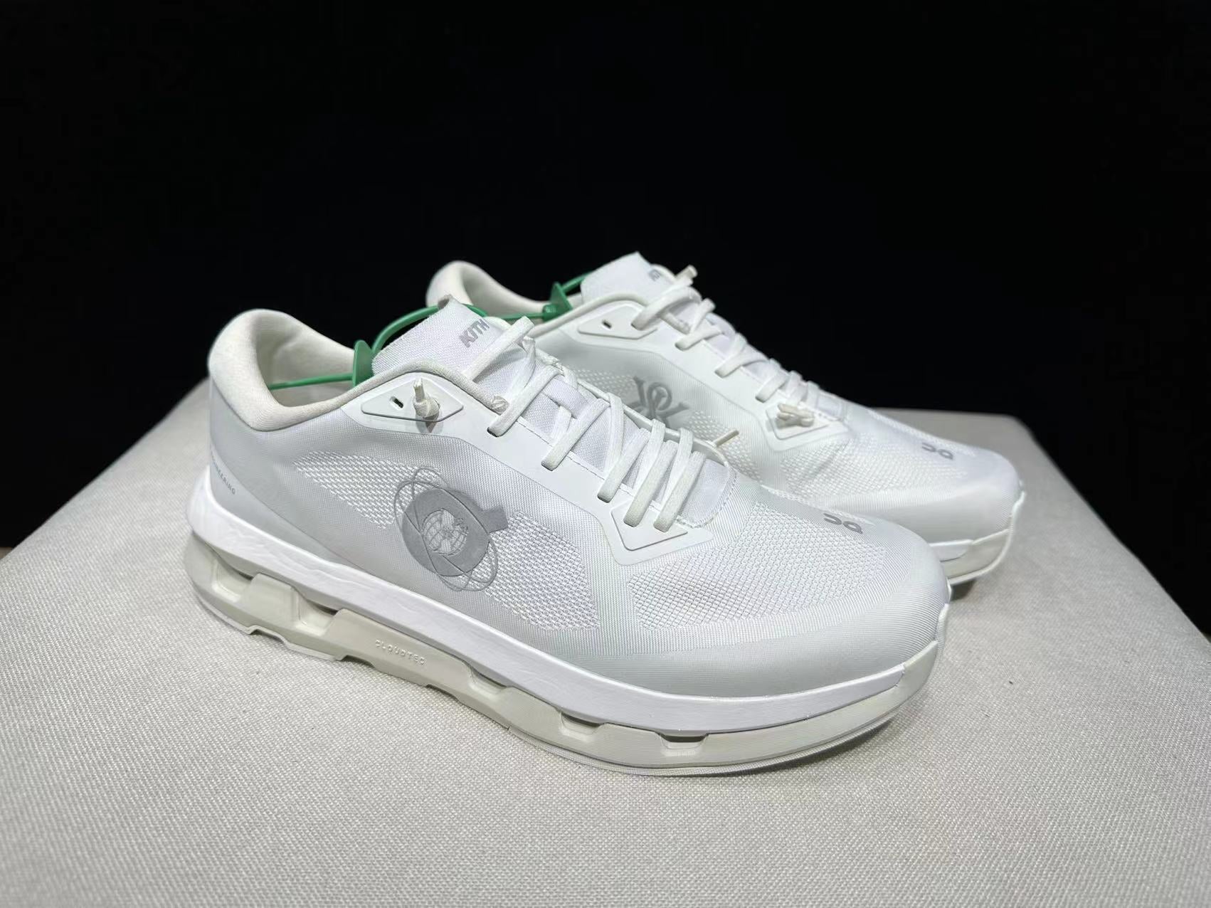 On Running Cloudzone Kith White
