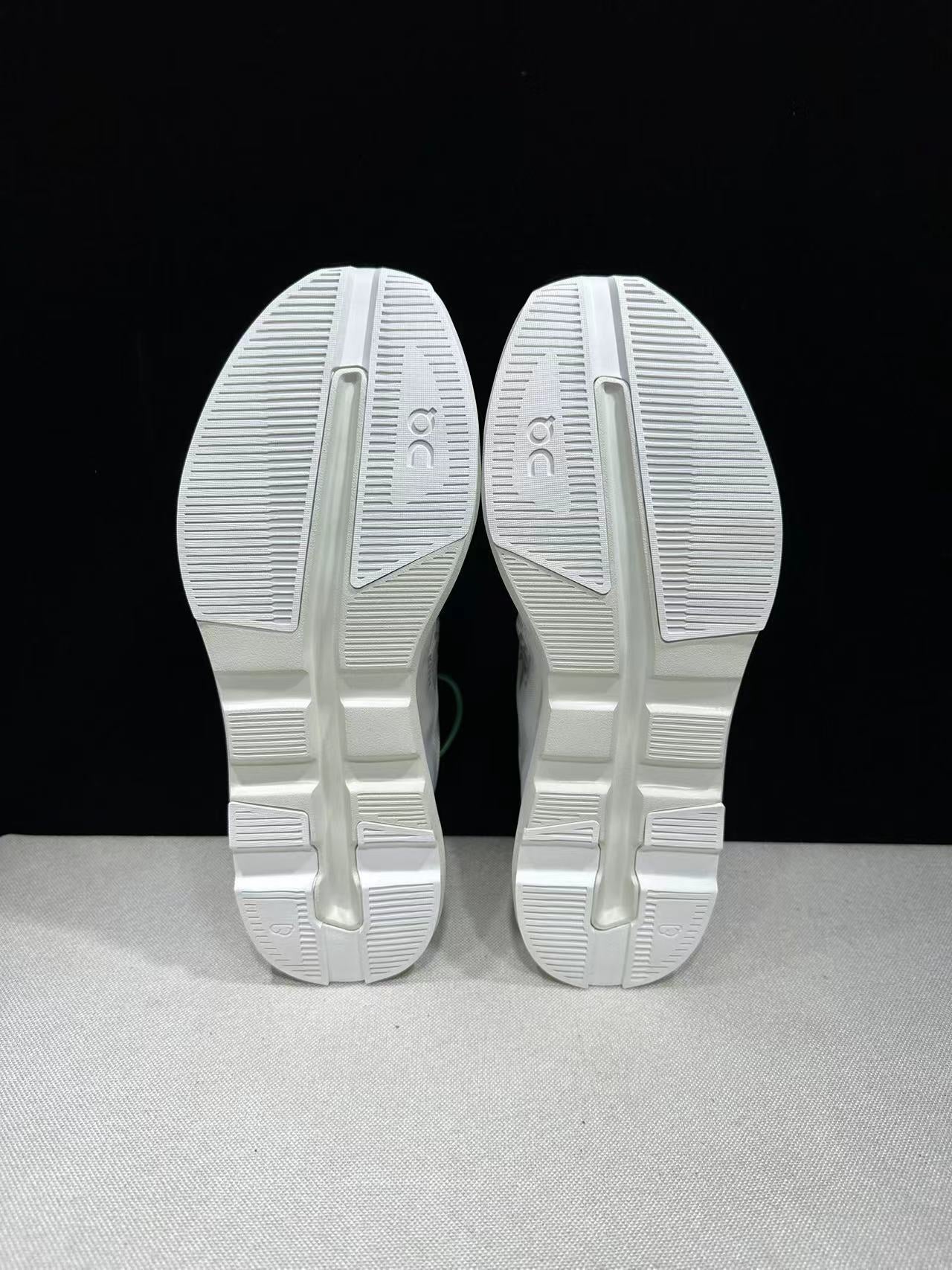 On Running Cloudzone Kith White