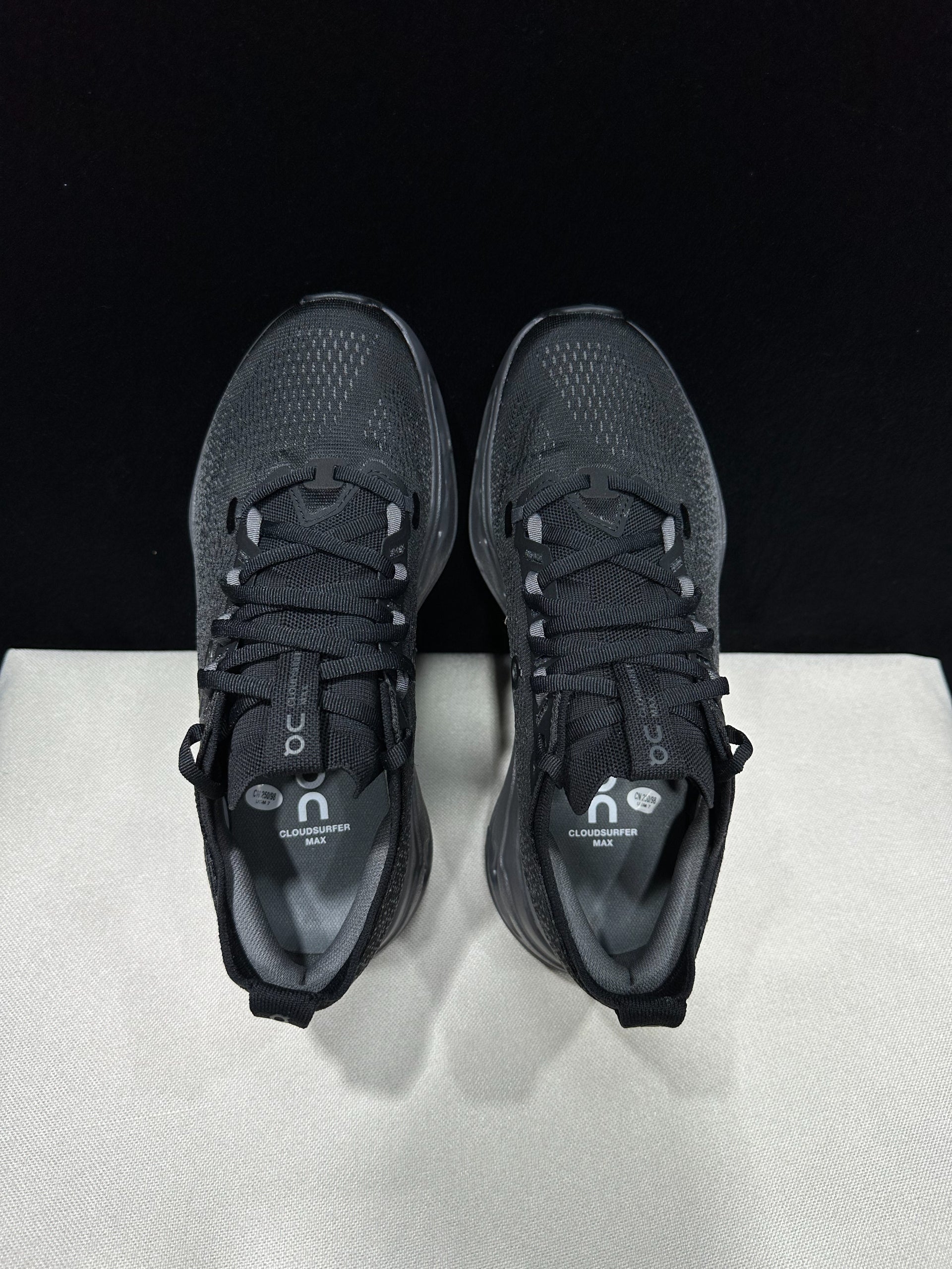 On Cloudsurfer Max Road-Running Shoes Black/Gray
