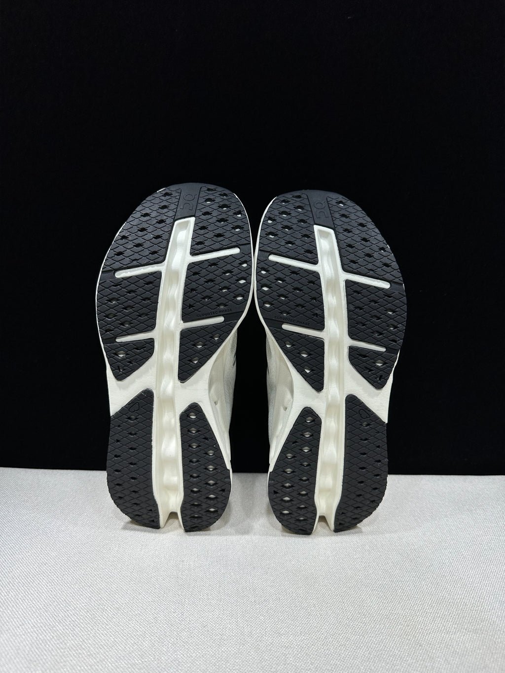 On Cloudsurfer Max Road-Running Shoes White