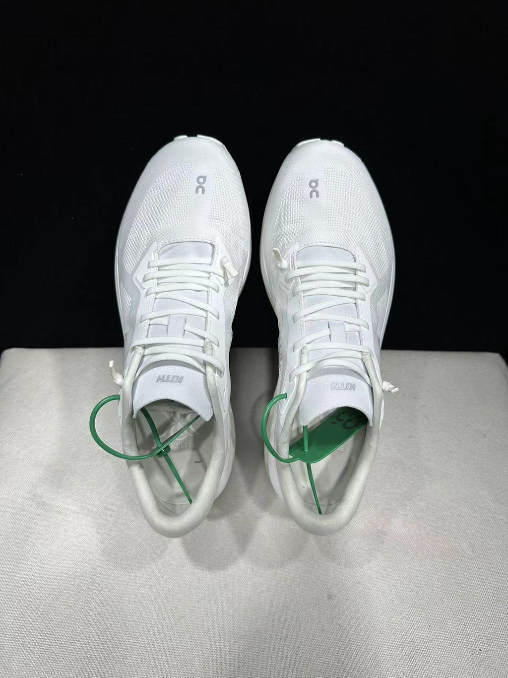 On Running Cloudzone Kith White