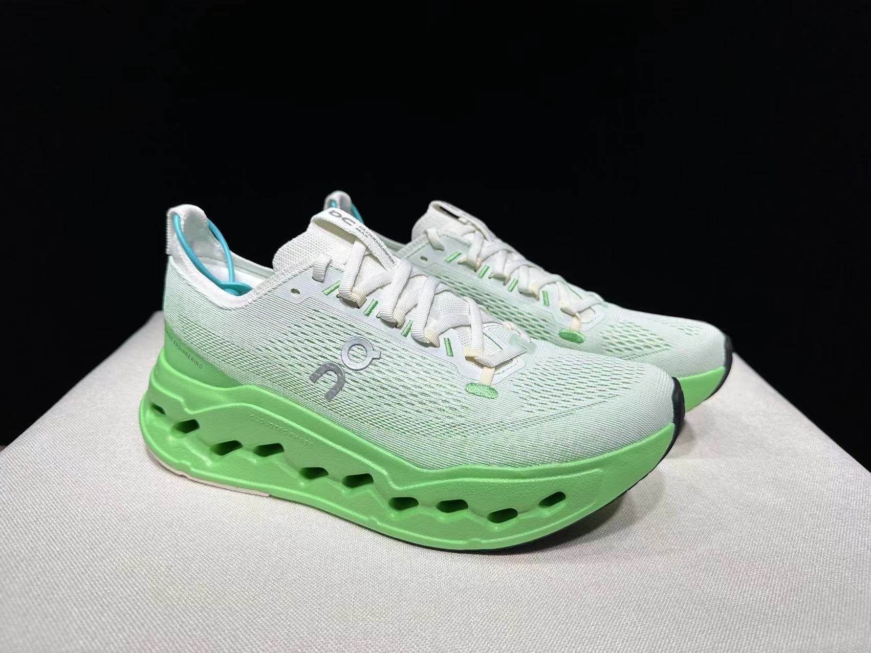 On Cloudsurfer Max Road-Running Shoes White/Green
