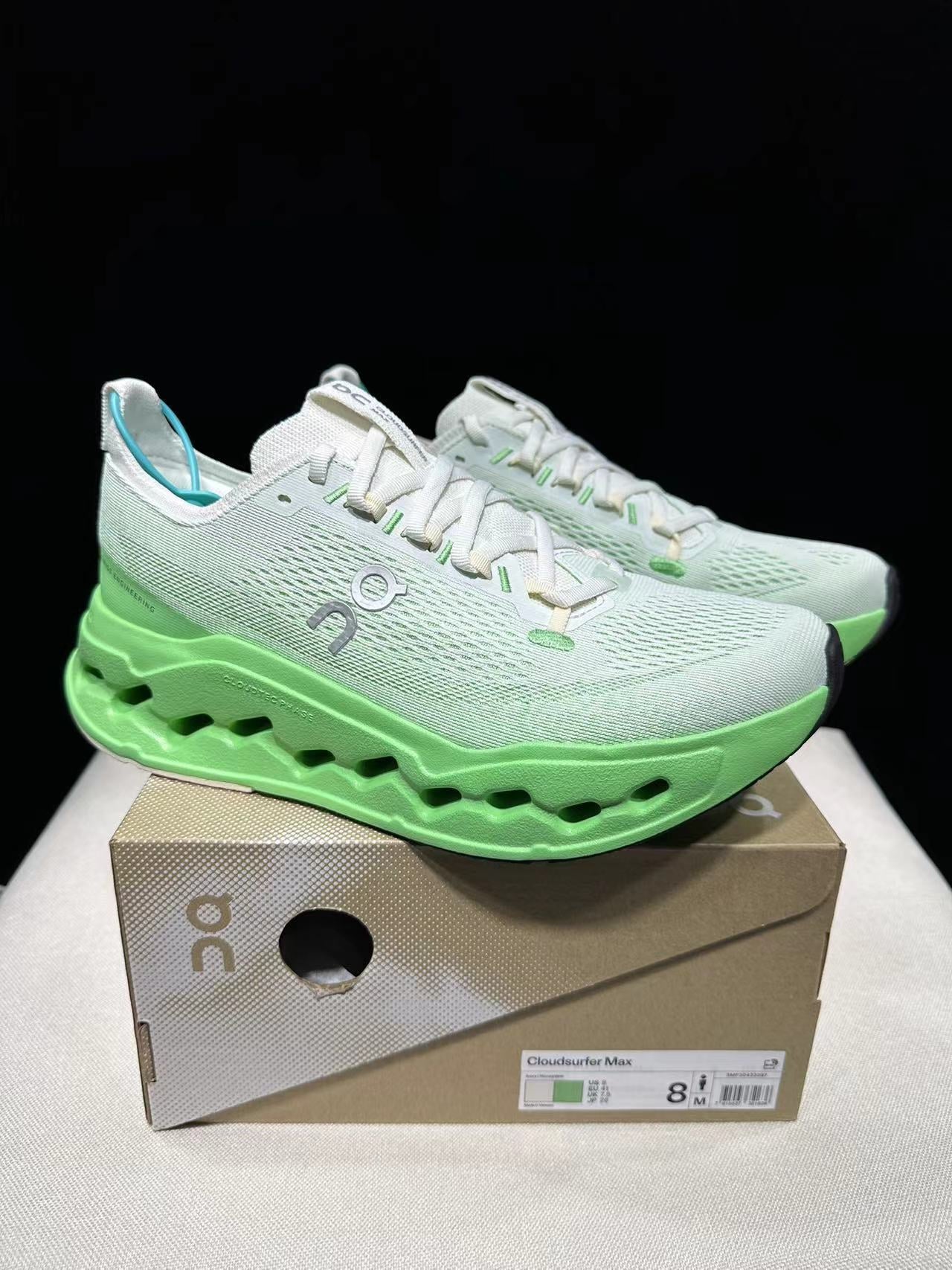 On Cloudsurfer Max Road-Running Shoes White/Green