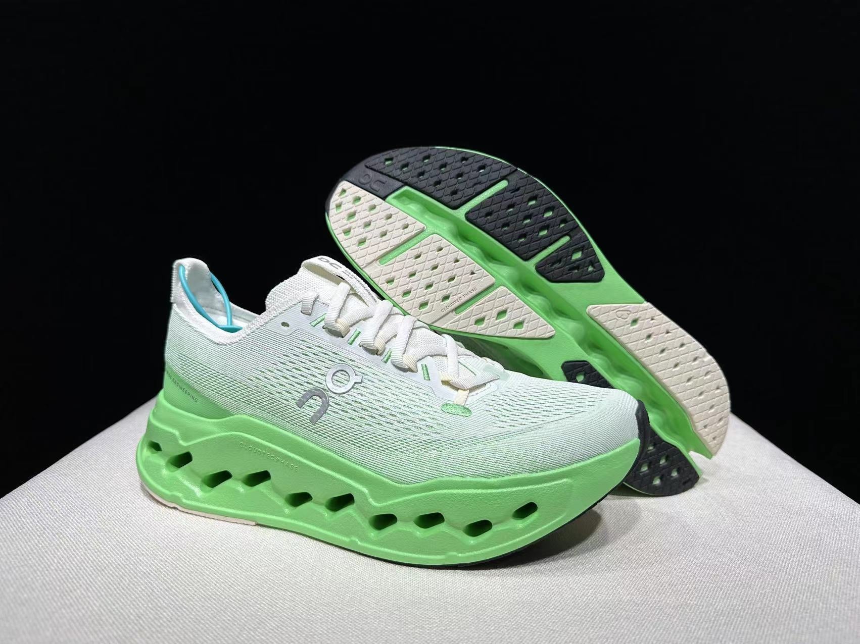 On Cloudsurfer Max Road-Running Shoes White/Green