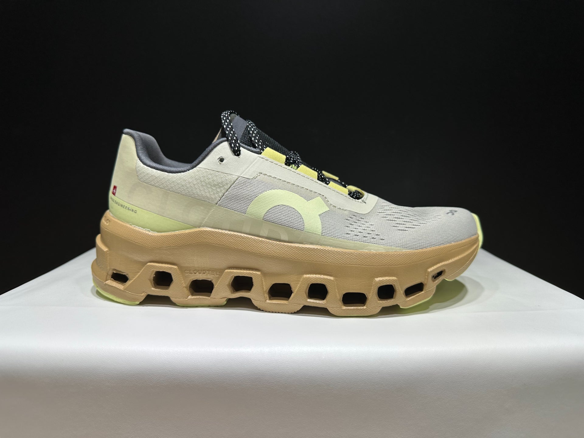 On Running Cloudmonster Sneakers Cream | Light Green