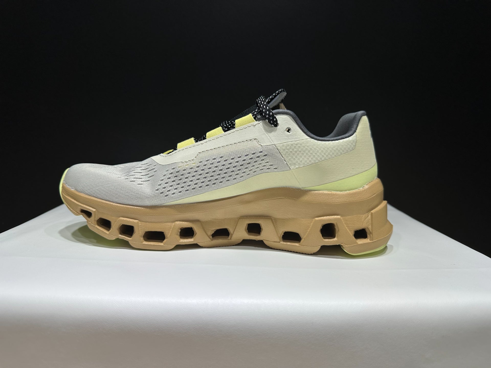 On Running Cloudmonster Sneakers Cream | Light Green