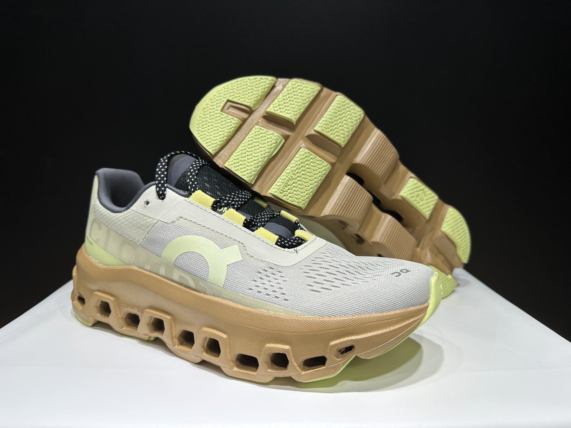 On Running Cloudmonster Sneakers Cream | Light Green