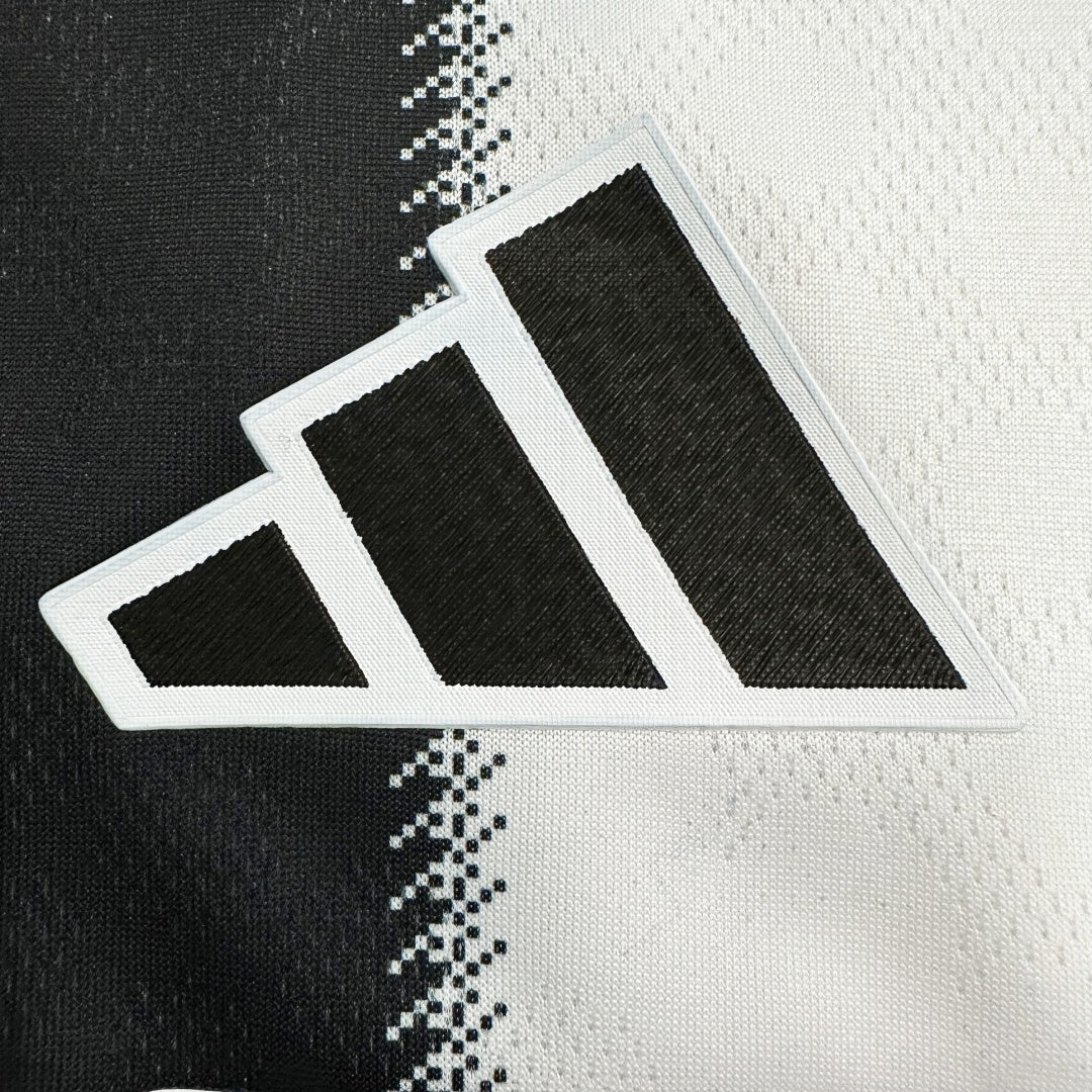 Player Version Newcastle United Home Jersey 2025/26