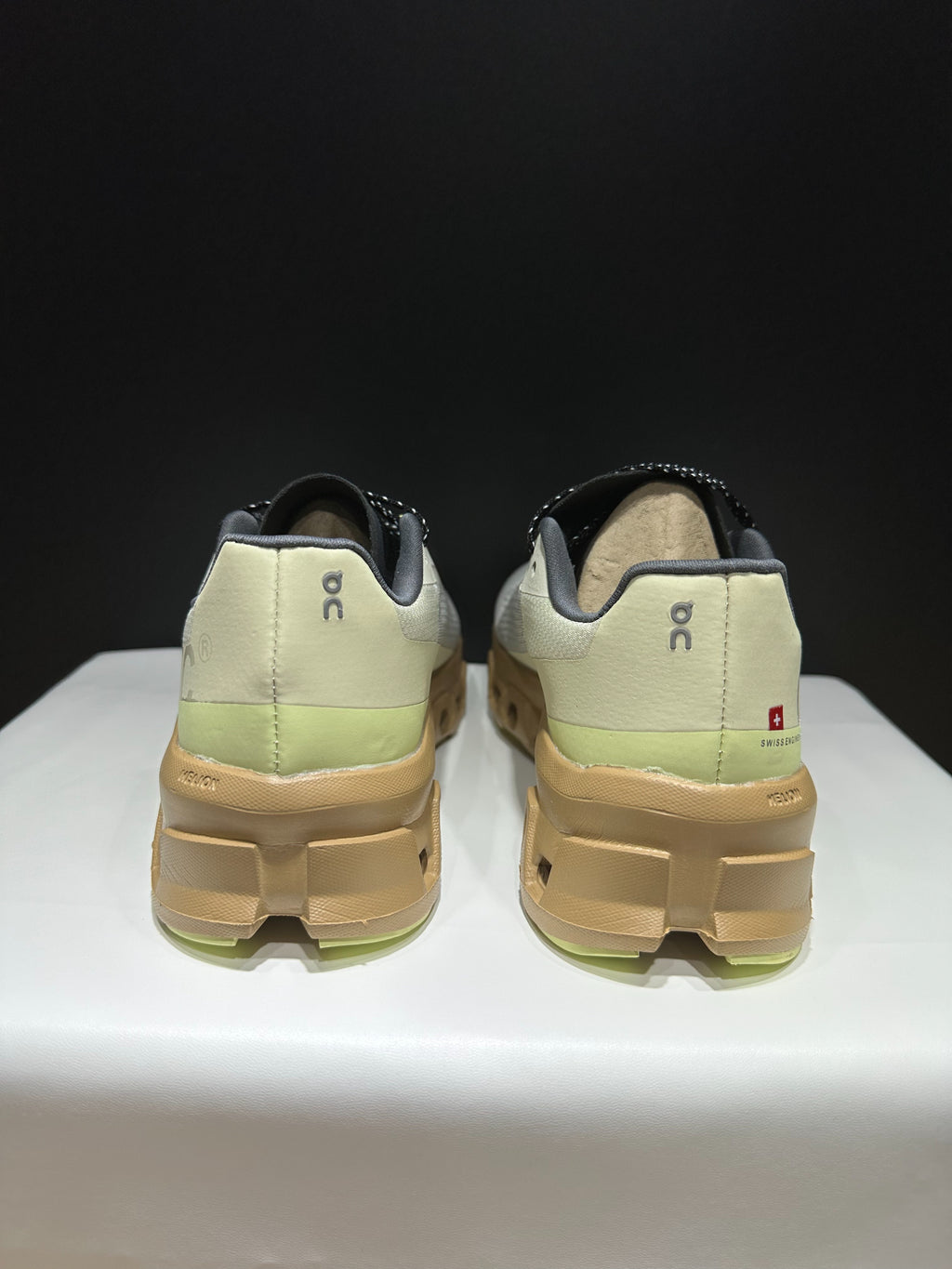 On Running Cloudmonster Sneakers Cream | Light Green