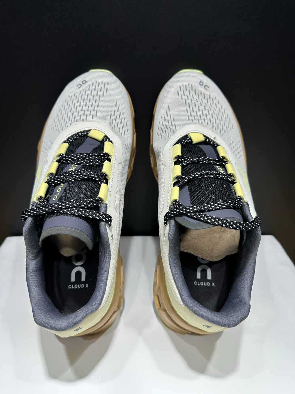 On Running Cloudmonster Sneakers Cream | Light Green