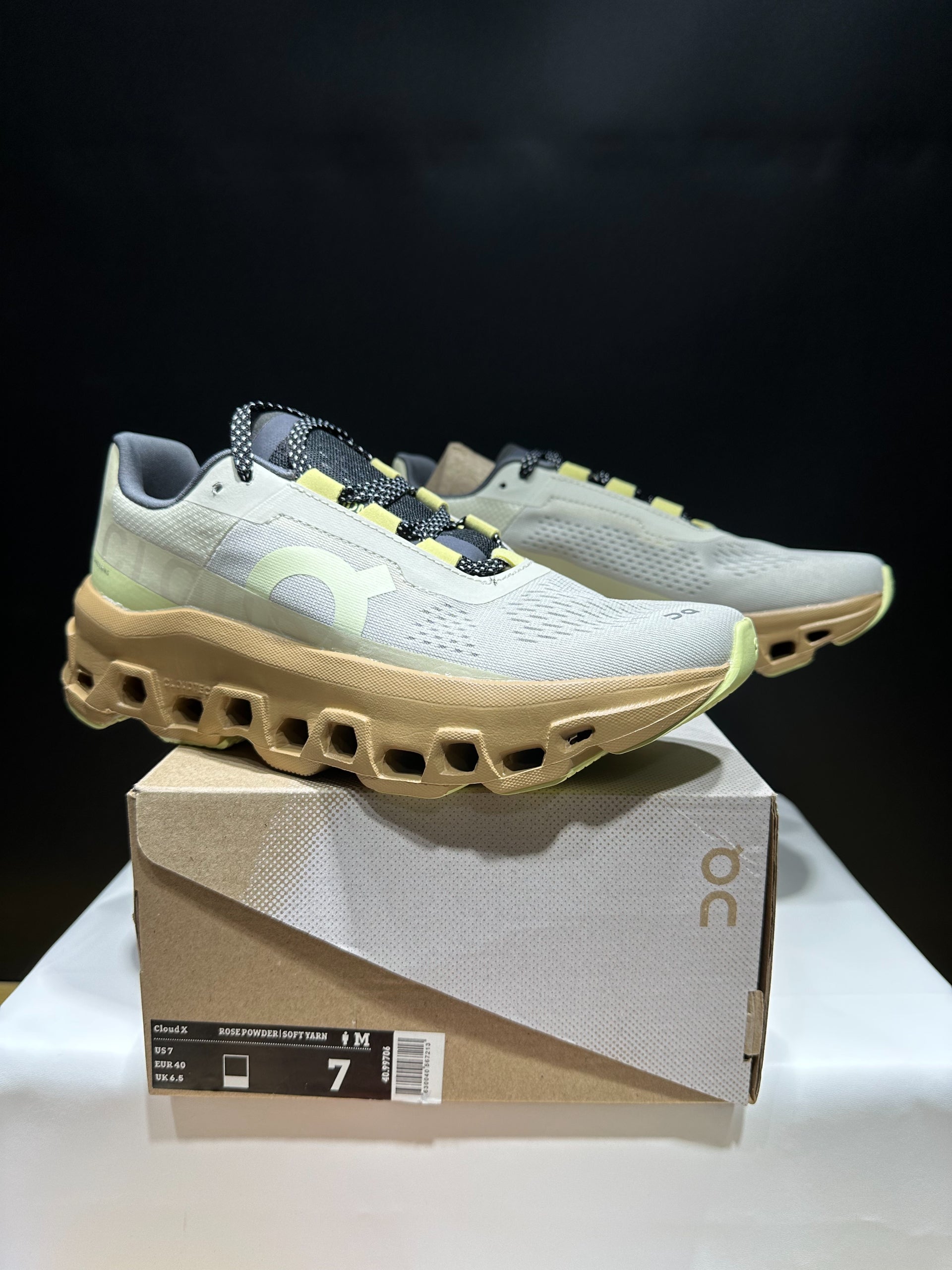 On Running Cloudmonster Sneakers Cream | Light Green
