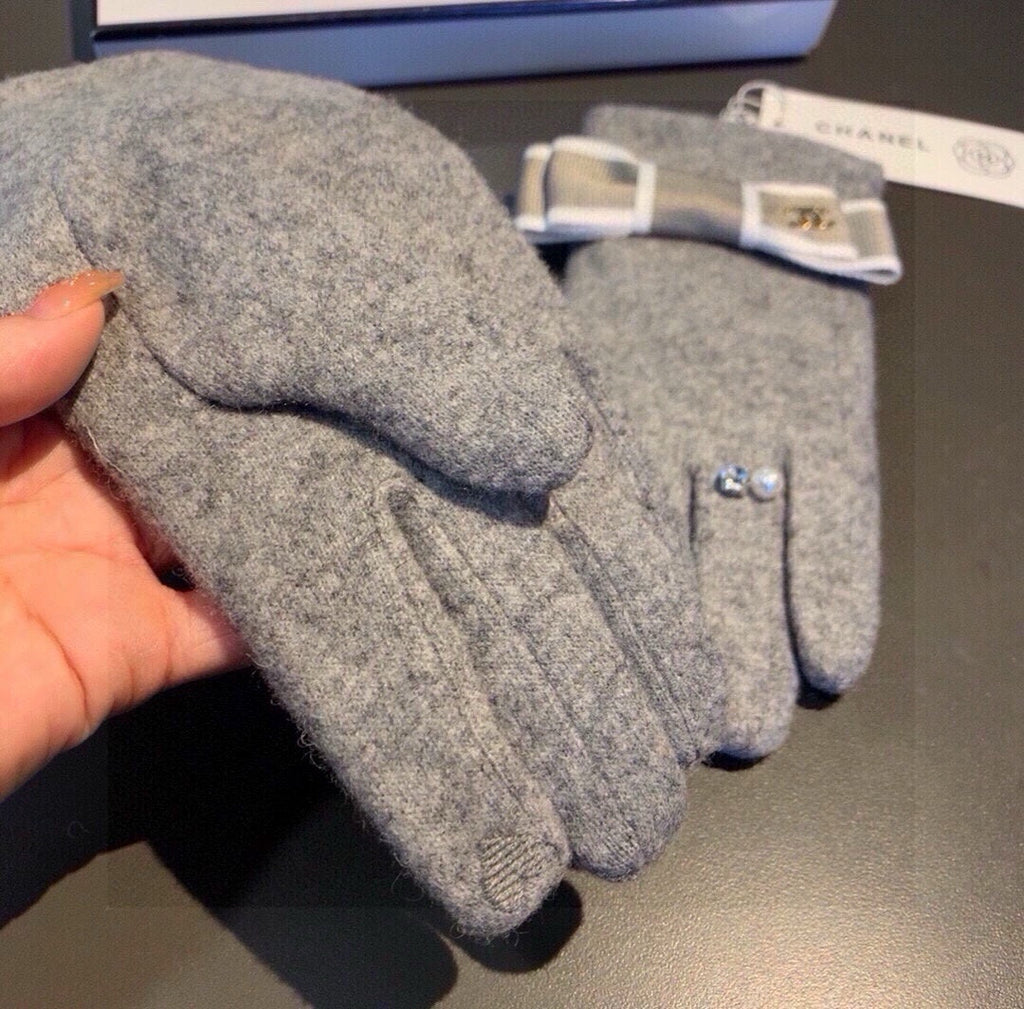 CC GLOVES IN PALE GRAY WOOL WITH BOW 463856