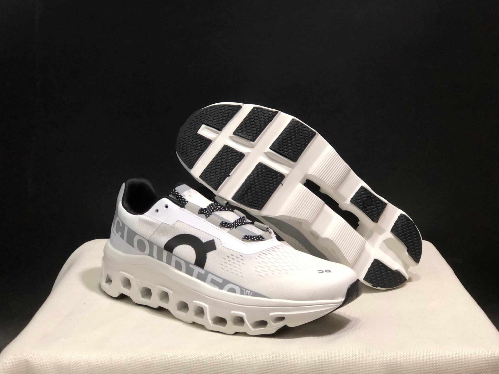 On Running Cloudmonster Sneakers White